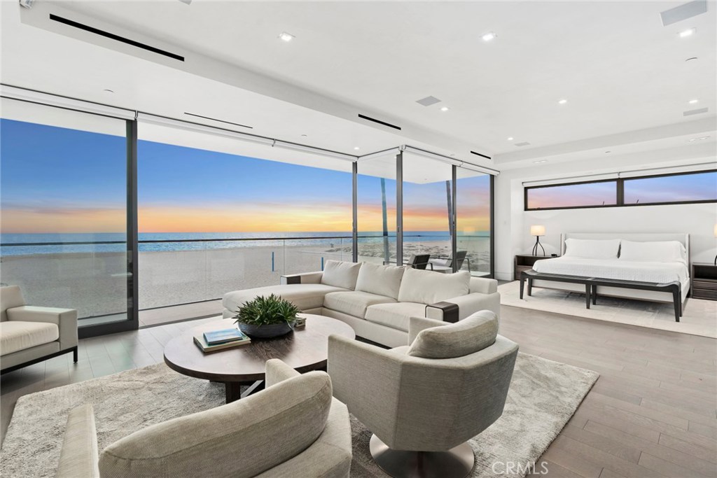 2108 E Oceanfront, Newport Beach, CA 92661 — MLS #NP24009705 — photo 13 of 26