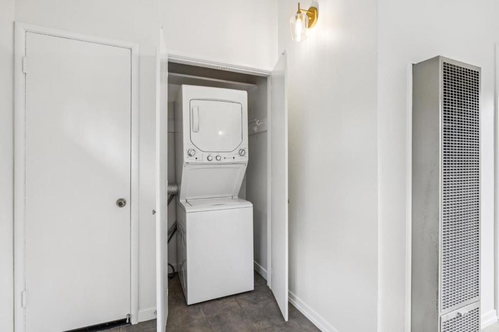15451565 Stanford Avenue, Palo Alto, CA 94306 — MLS #ML82047211 — photo 12 of 46