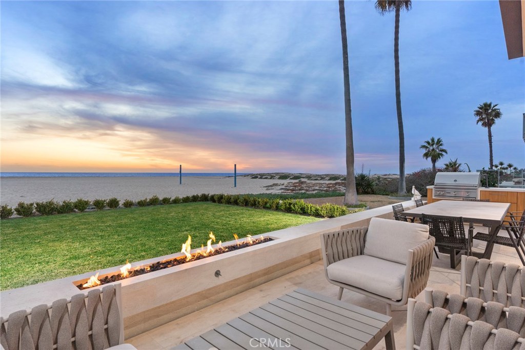 2108 E Oceanfront, Newport Beach, CA 92661 — MLS #NP24009705 — photo 10 of 26