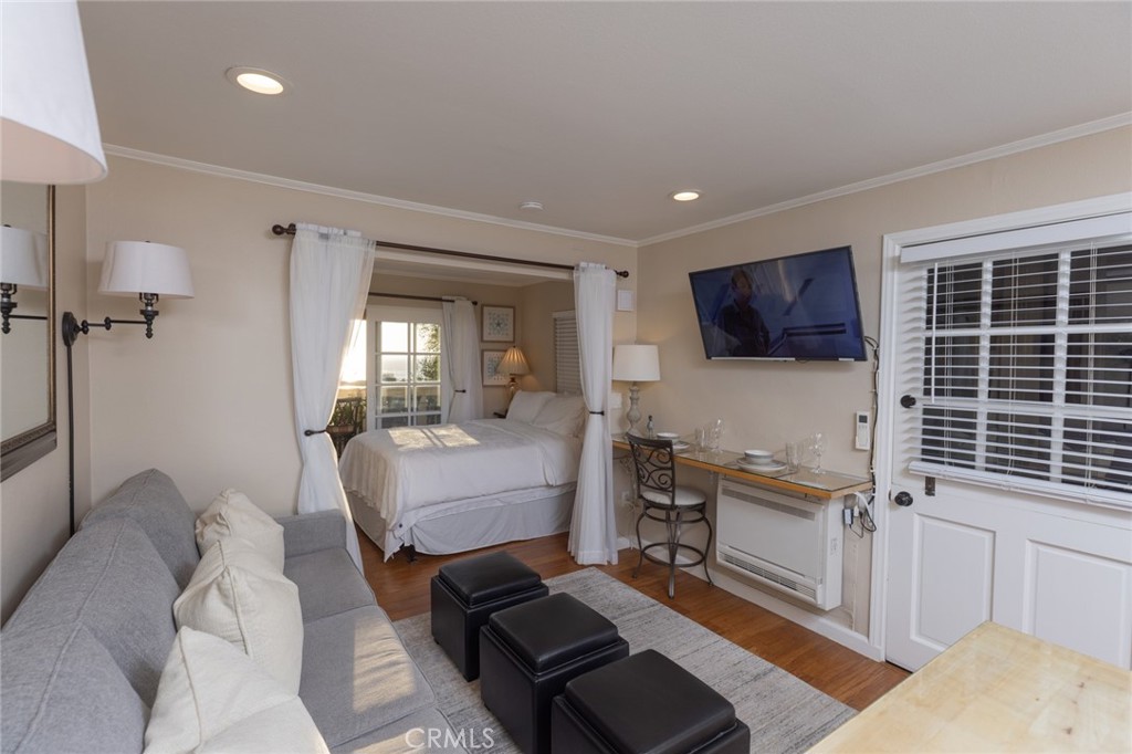 464 Bent Street Unit B, Laguna Beach, CA 92651 — MLS #LG26042035 — photo 6 of 37