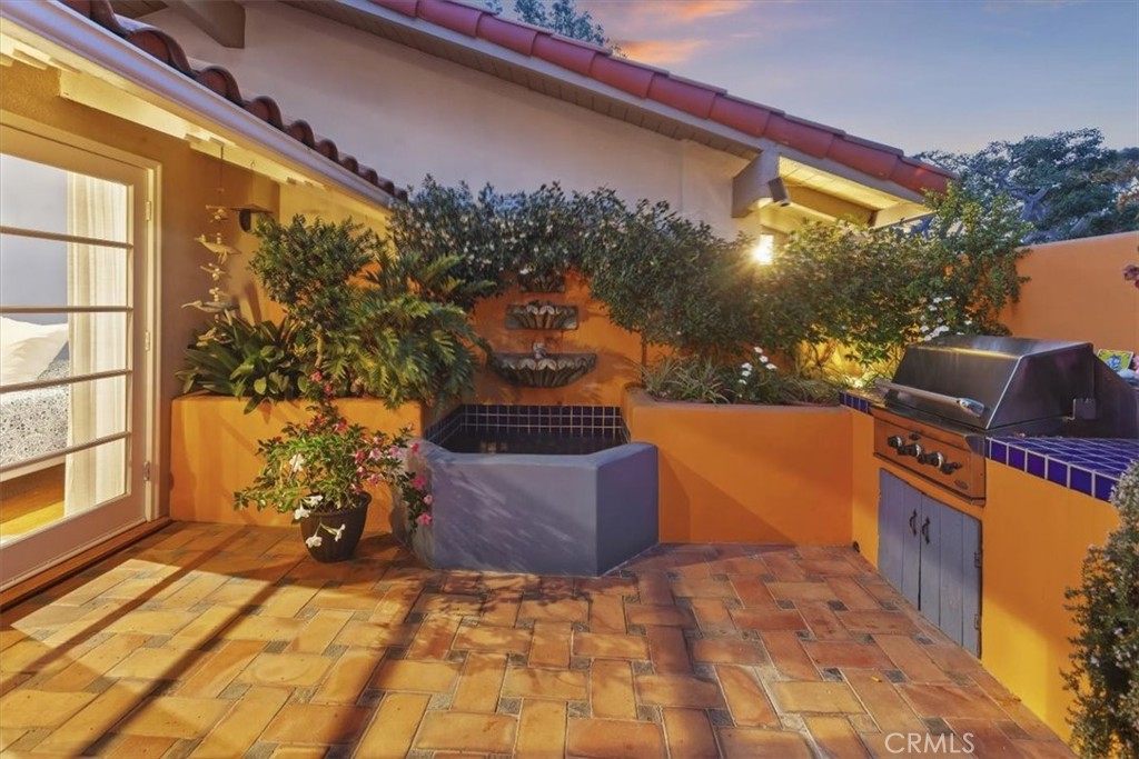 537 Vista Grande, Newport Beach, CA 92660 — MLS #NP26137040 — photo 7 of 39