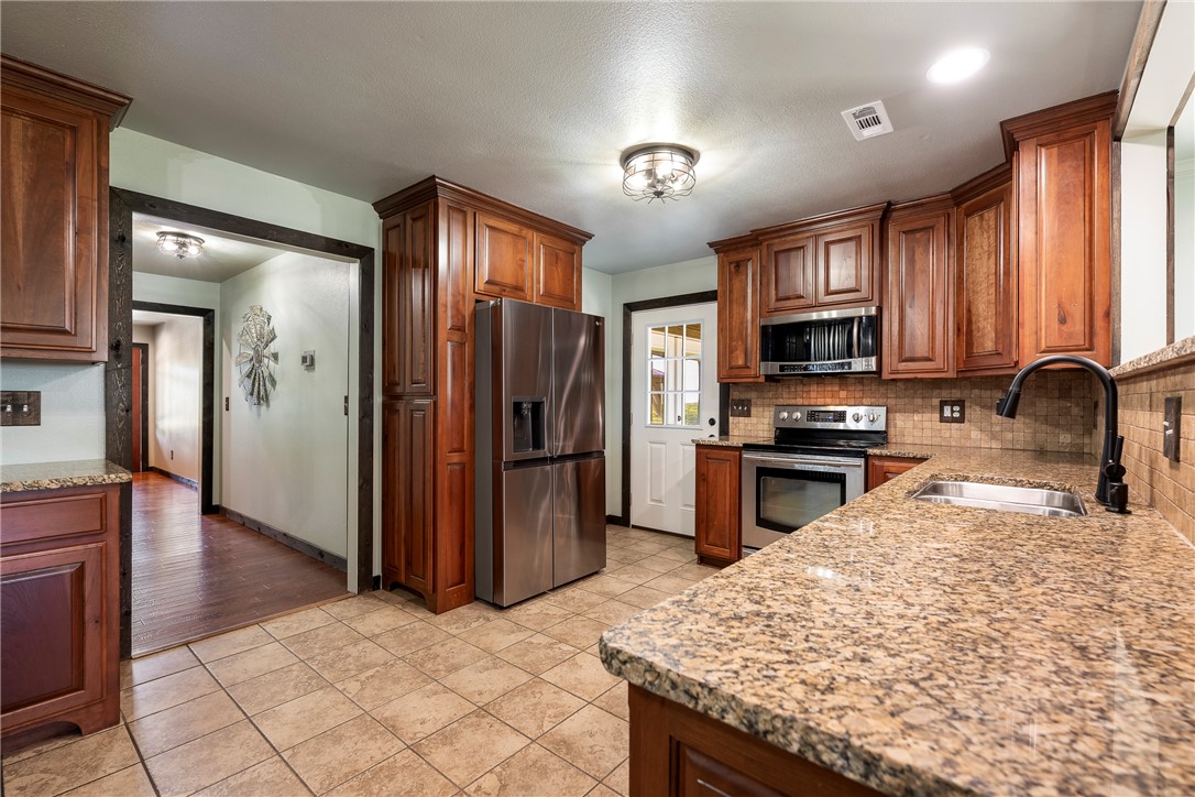 17874 Railroad Cut Road, Rogers, AR 72756 — MLS #1346916 — photo 6 of 59