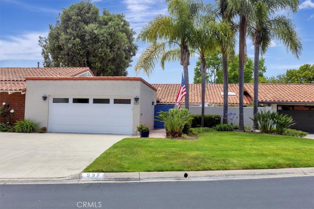 537 Vista Grande, Newport Beach, CA 92660 — MLS #NP26137040 — photo 2 of 39