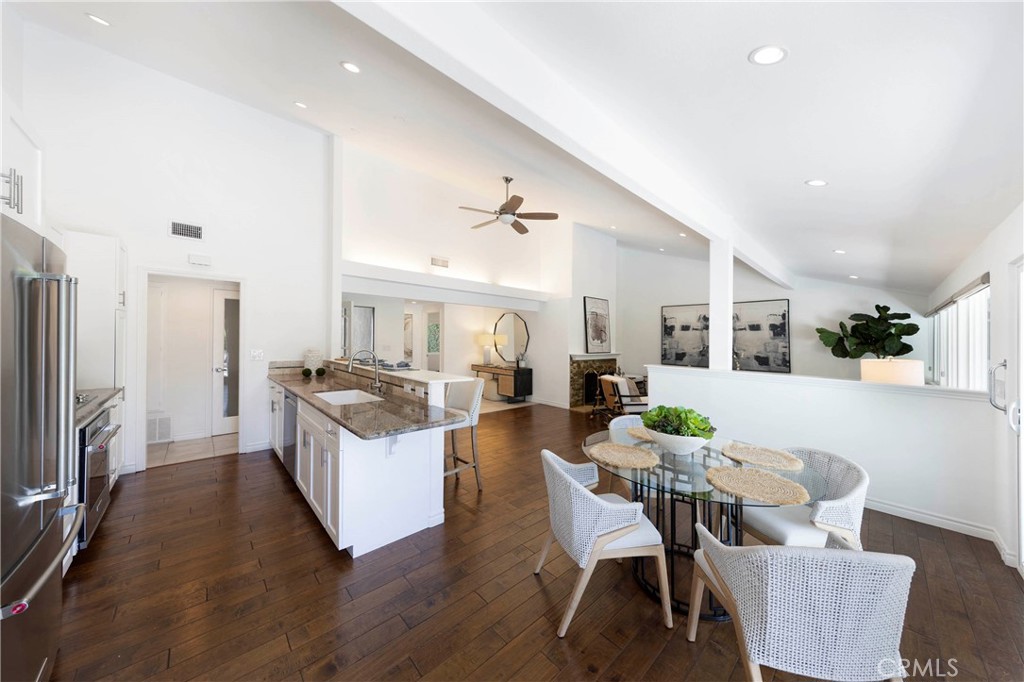 2102 Vista Entrada, Newport Beach, CA 92660 — MLS #NP26091602 — photo 7 of 32