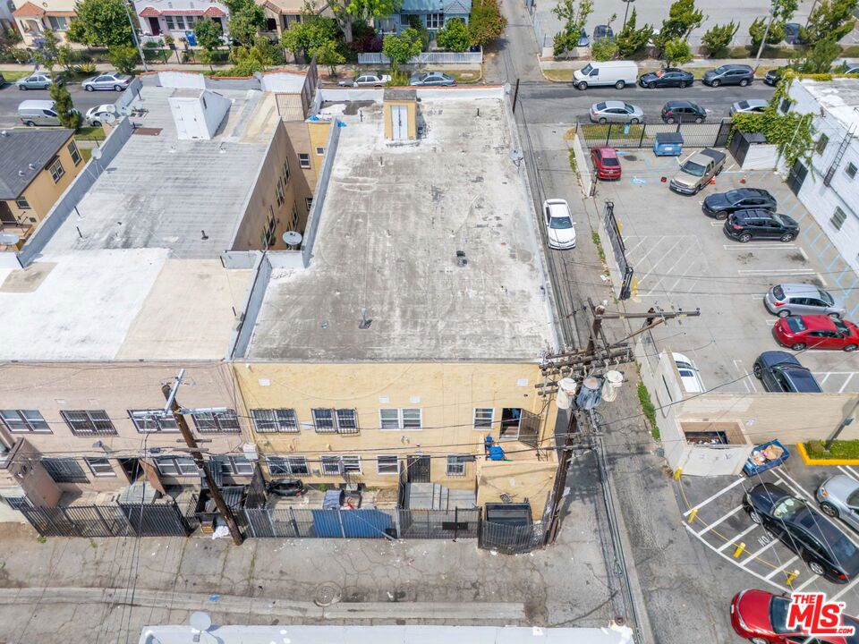 1014 W 57th Street, Los Angeles, CA 90037 — MLS #26835457 — photo 7 of 10
