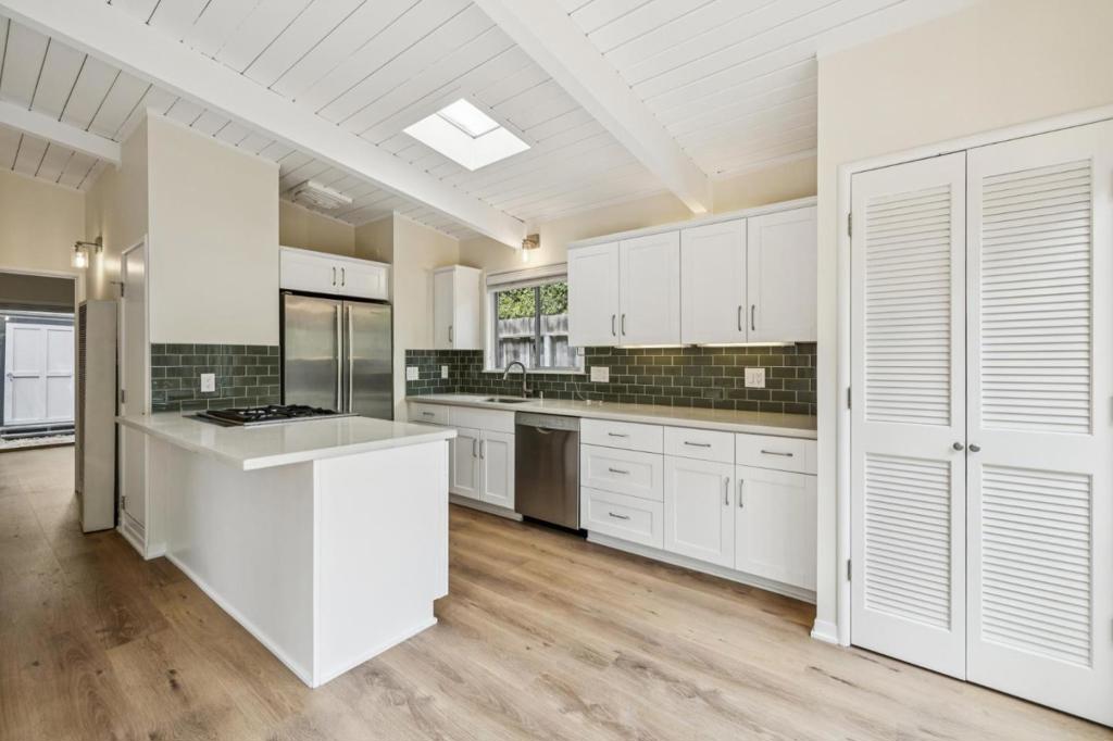 15451565 Stanford Avenue, Palo Alto, CA 94306 — MLS #ML82047211 — photo 23 of 46