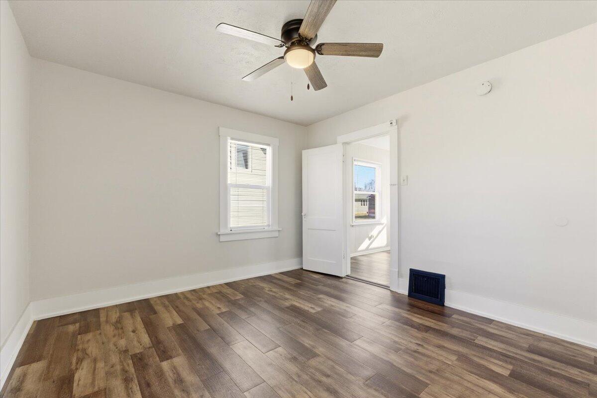 1528 Avenue B, Council Bluffs, IA 51501 — MLS #26-236 — photo 14 of 22
