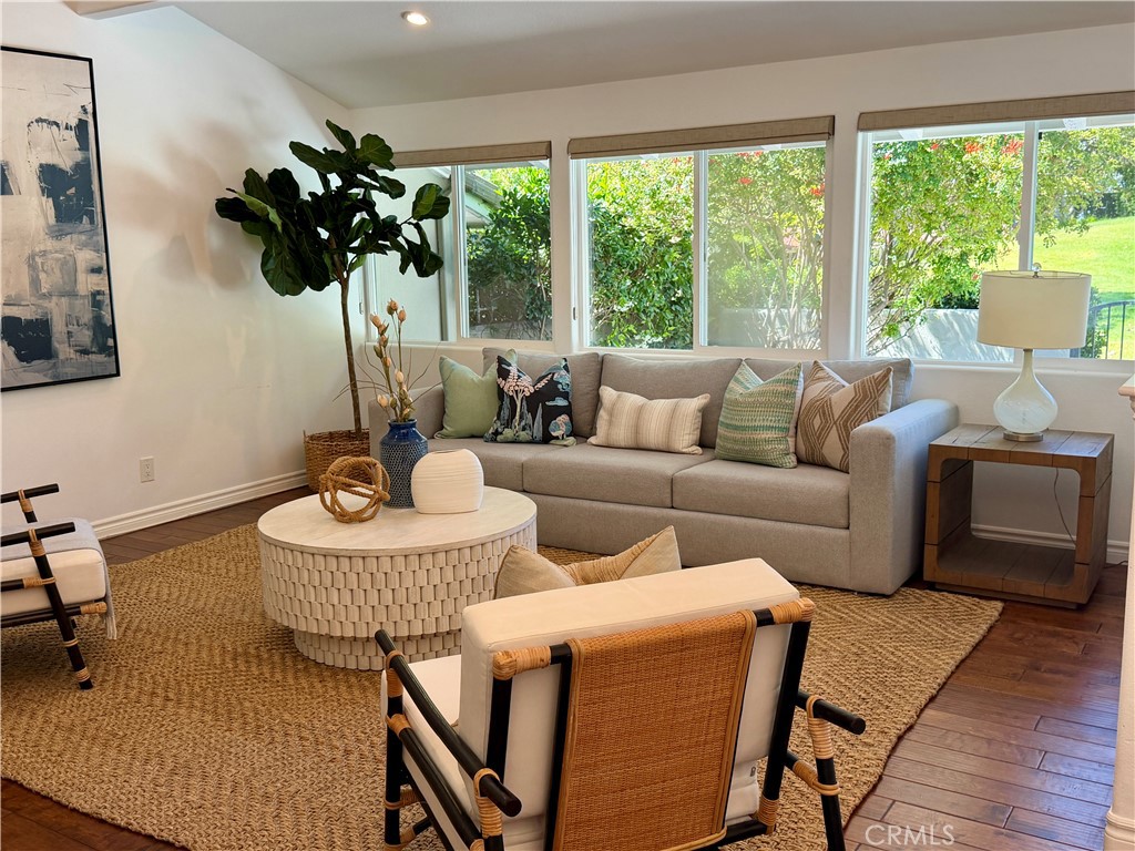 2102 Vista Entrada, Newport Beach, CA 92660 — MLS #NP26091602 — photo 3 of 32