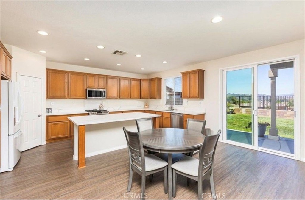 31705 Middlebrook, Menifee, CA 92584 — MLS #SW26105079 — photo 9 of 39