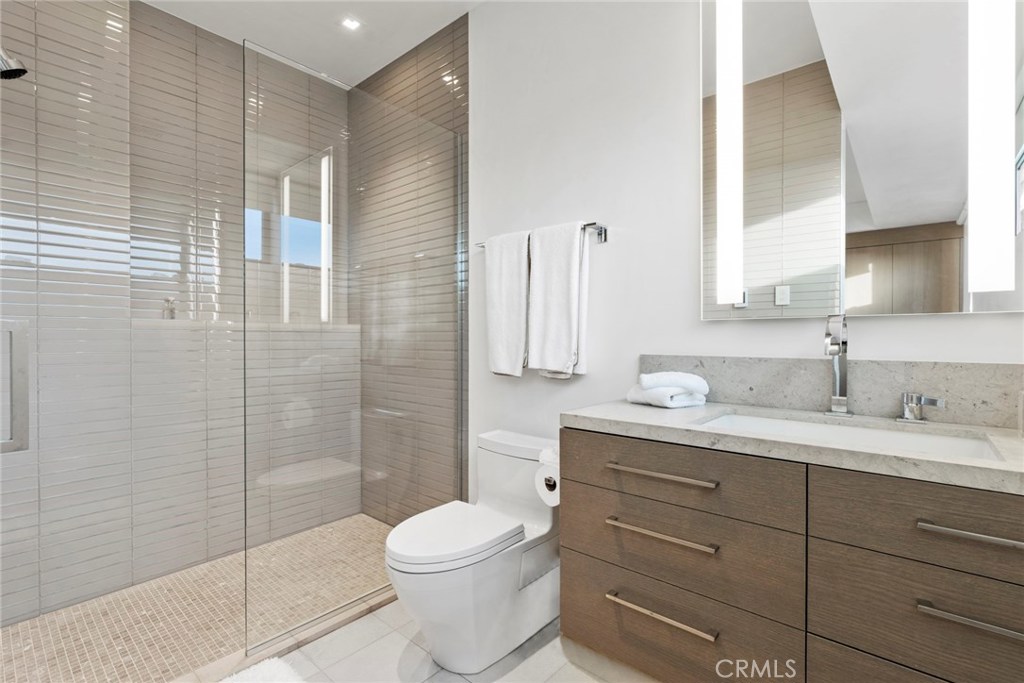 2108 E Oceanfront, Newport Beach, CA 92661 — MLS #NP24009705 — photo 18 of 26