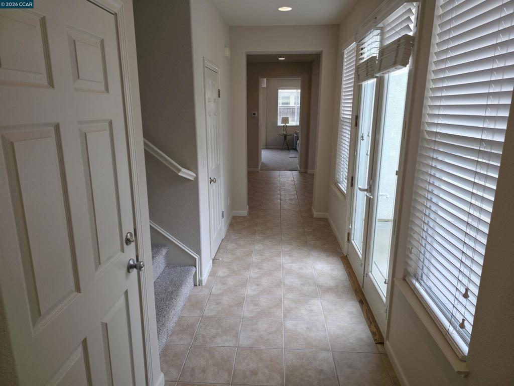 8625 Livingston Way, Discovery Bay, CA 94505-2669 — MLS #41128922 — photo 6 of 31