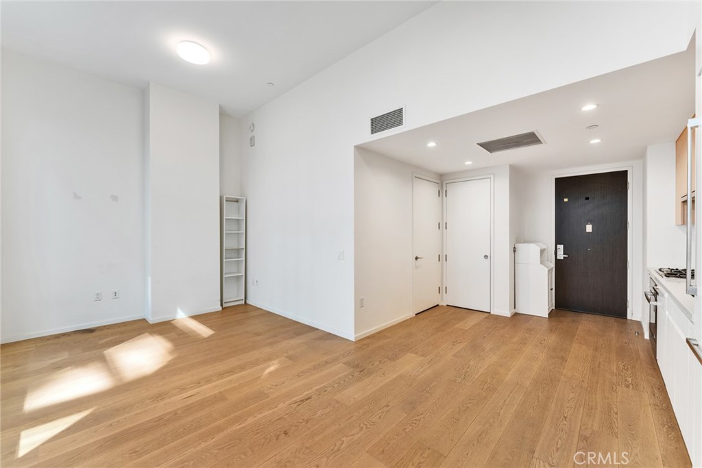 877 Francisco St Unit 805, Los Angeles, CA 90017 — MLS #TR26102986 — photo 4 of 43