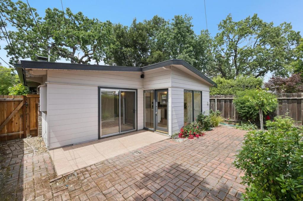 15451565 Stanford Avenue, Palo Alto, CA 94306 — MLS #ML82047211 — photo 28 of 46