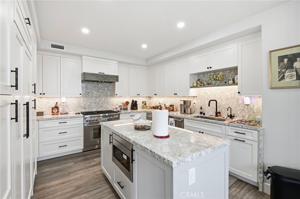 51 Seabrook Cove, Newport Beach, CA 92660 — MLS #NP26075475 — photo 14 of 45