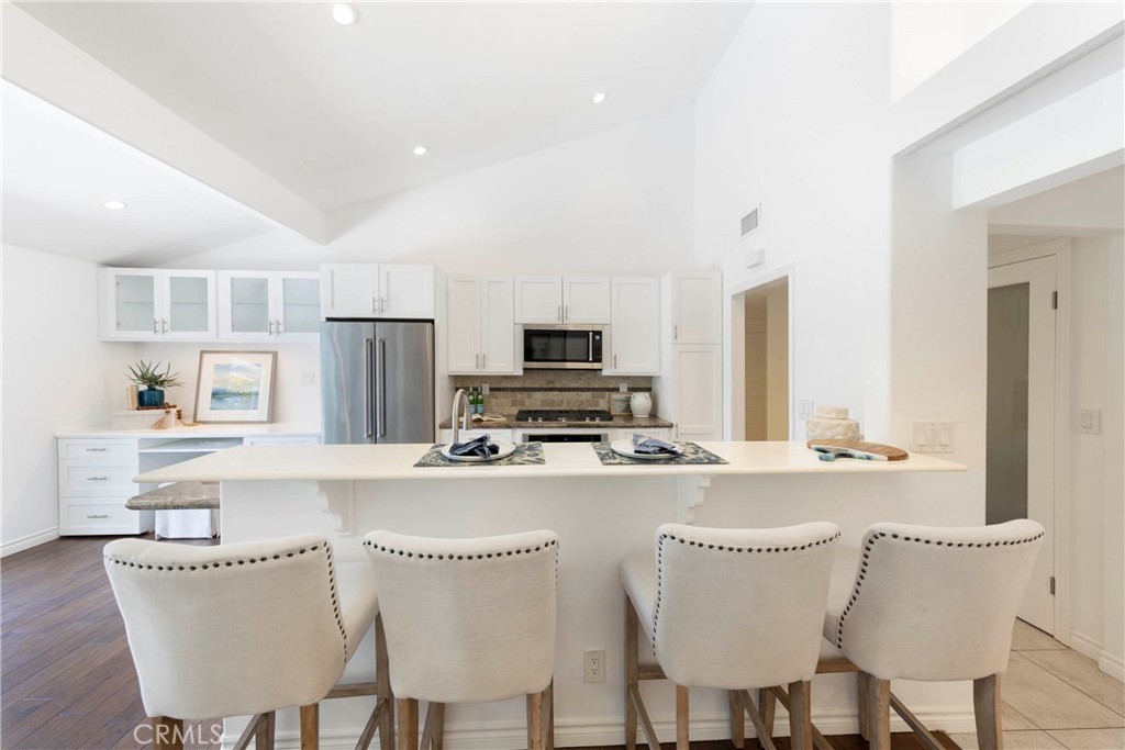 2102 Vista Entrada, Newport Beach, CA 92660 — MLS #NP26091602 — photo 8 of 32