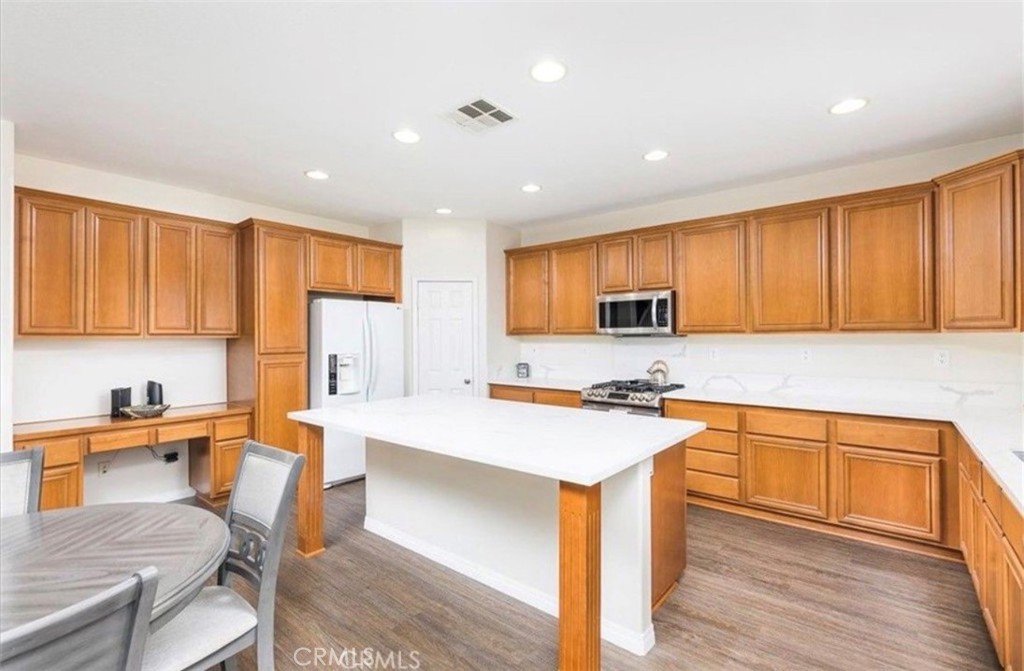 31705 Middlebrook, Menifee, CA 92584 — MLS #SW26105079 — photo 10 of 39