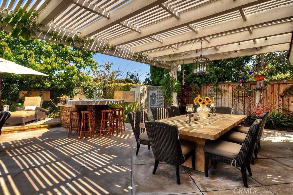 6 Twin Lakes Circle Circle, Corona Del Mar, CA 92625 — MLS #OC21074492 — photo 4 of 58