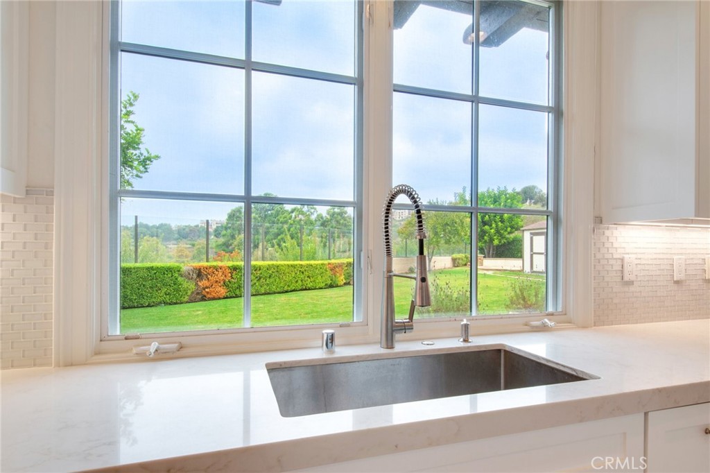 28 Sandy Cv, Newport Coast, CA 92657 — MLS #NP25007485 — photo 3 of 30