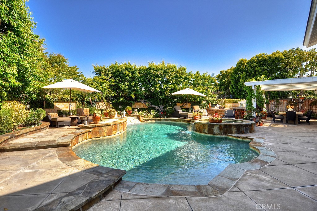 6 Twin Lakes Circle Circle, Corona Del Mar, CA 92625 — MLS #OC21074492 — photo 23 of 58