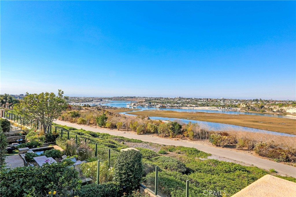 2102 Vista Entrada, Newport Beach, CA 92660 — MLS #NP26091602 — photo 28 of 32