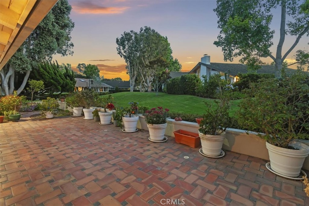 537 Vista Grande, Newport Beach, CA 92660 — MLS #NP26137040 — photo 34 of 39