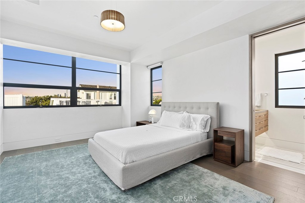 2108 E Oceanfront, Newport Beach, CA 92661 — MLS #NP24009705 — photo 19 of 26