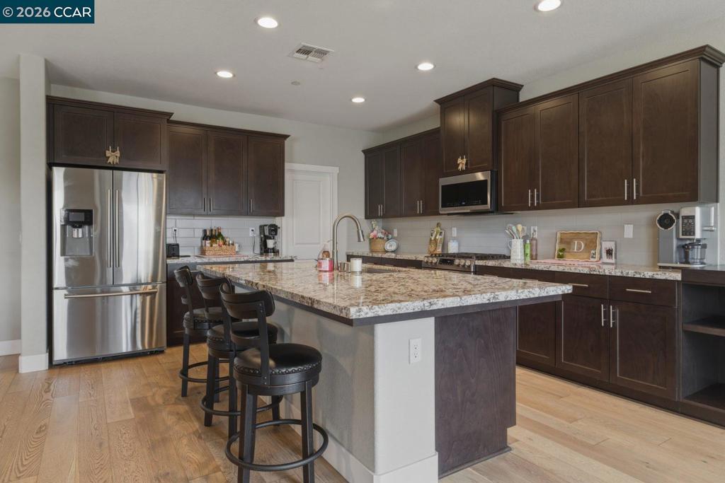 9261 Shearwater Cir, Discovery Bay, CA 94505 — MLS #41132843 — photo 9 of 45