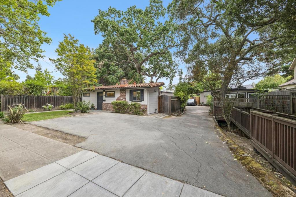 15451565 Stanford Avenue, Palo Alto, CA 94306 — MLS #ML82047211 — photo 15 of 46