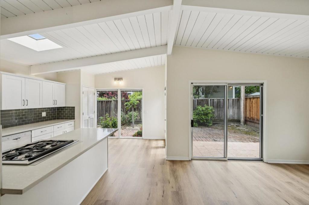 15451565 Stanford Avenue, Palo Alto, CA 94306 — MLS #ML82047211 — photo 18 of 46
