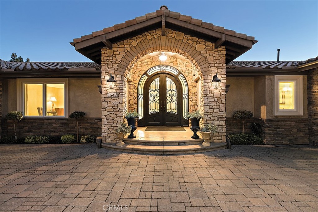 1542 La Loma, North Tustin, CA 92705 — MLS #NP25266842 — Main listing photo