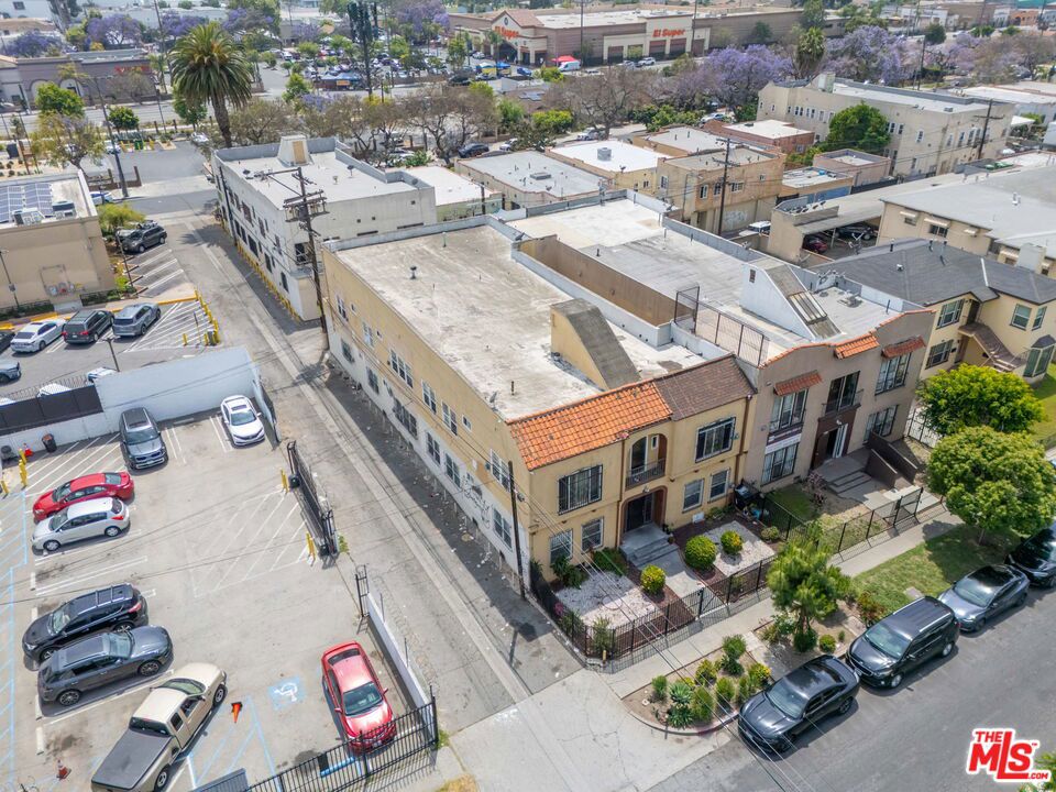 1014 W 57th Street, Los Angeles, CA 90037 — MLS #26835457 — photo 6 of 10