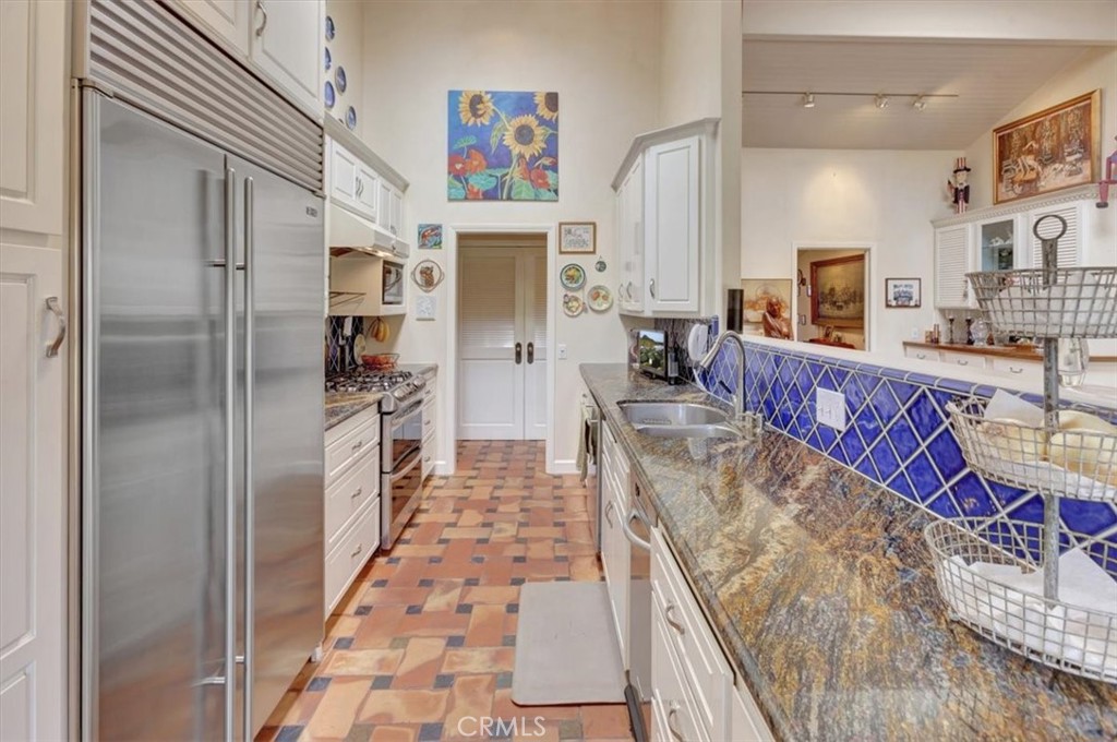 537 Vista Grande, Newport Beach, CA 92660 — MLS #NP26137040 — photo 19 of 39