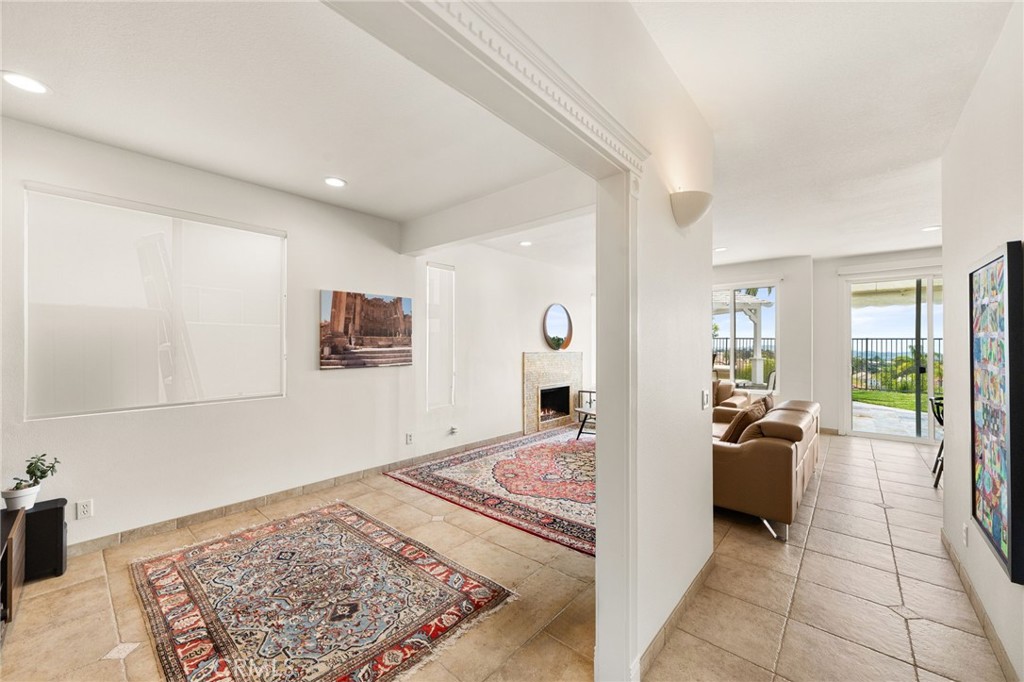 51 La Perla, Lake Forest, CA 92610 — MLS #IG26096357 — photo 16 of 44