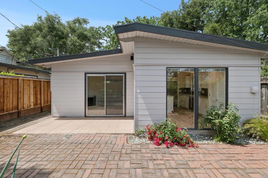 15451565 Stanford Avenue, Palo Alto, CA 94306 — MLS #ML82047211 — photo 31 of 46