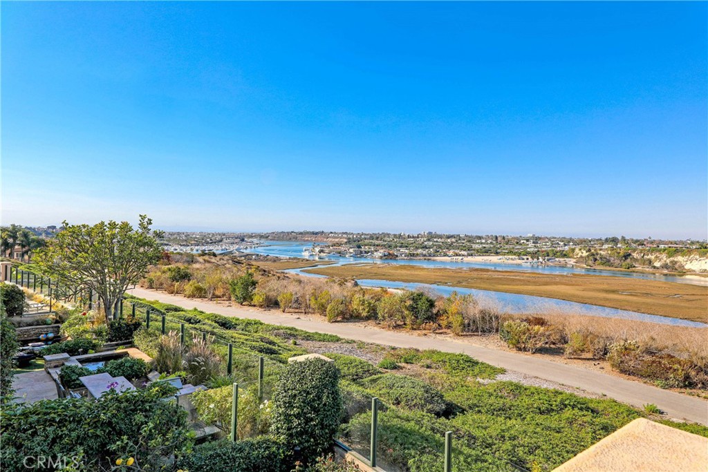 2102 Vista Entrada, Newport Beach, CA 92660 — MLS #NP26091602 — photo 31 of 36