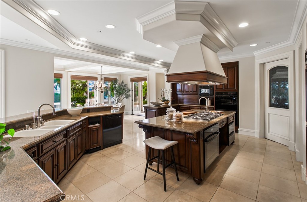 11 Shoreview, Newport Coast, CA 92657 — MLS #OC25265825 — photo 13 of 71