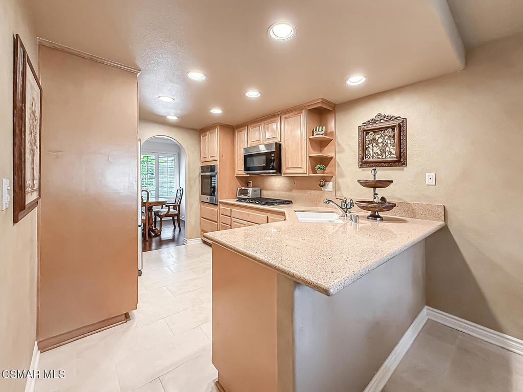 29717 Strawberry Hill Drive, Agoura Hills, CA 91301 — MLS #226002167 — photo 11 of 48