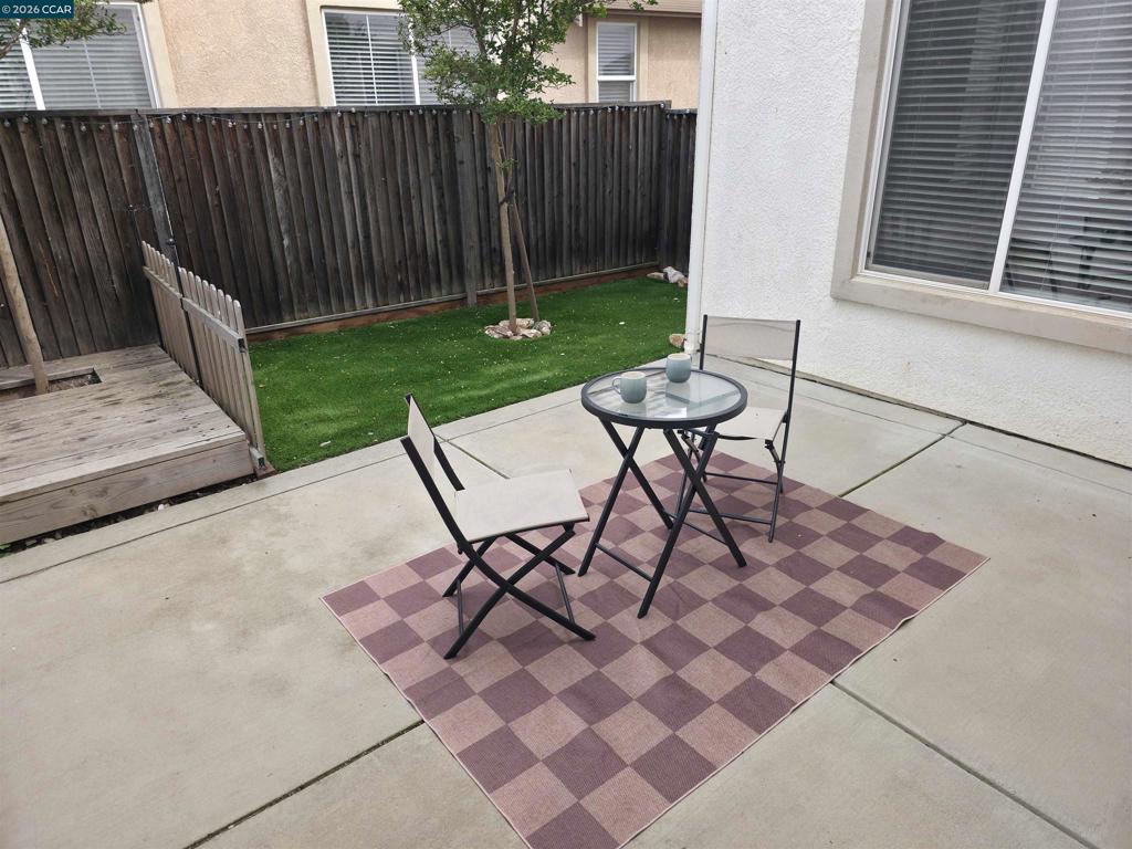 8625 Livingston Way, Discovery Bay, CA 94505-2669 — MLS #41128922 — photo 8 of 31