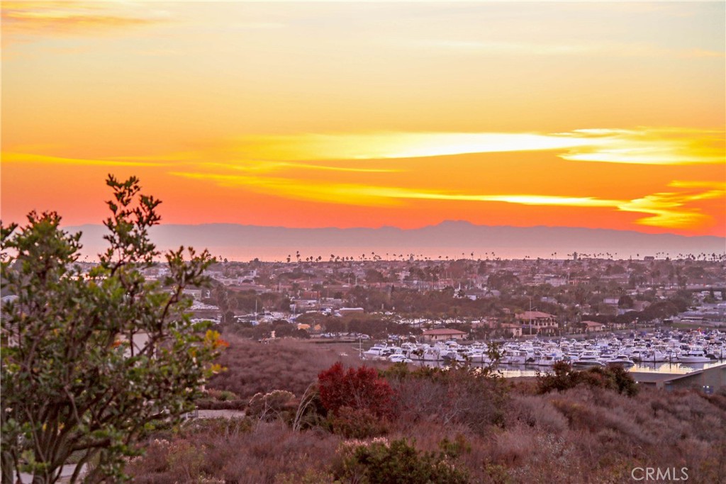 2102 Vista Entrada, Newport Beach, CA 92660 — MLS #NP26091602 — photo 33 of 36