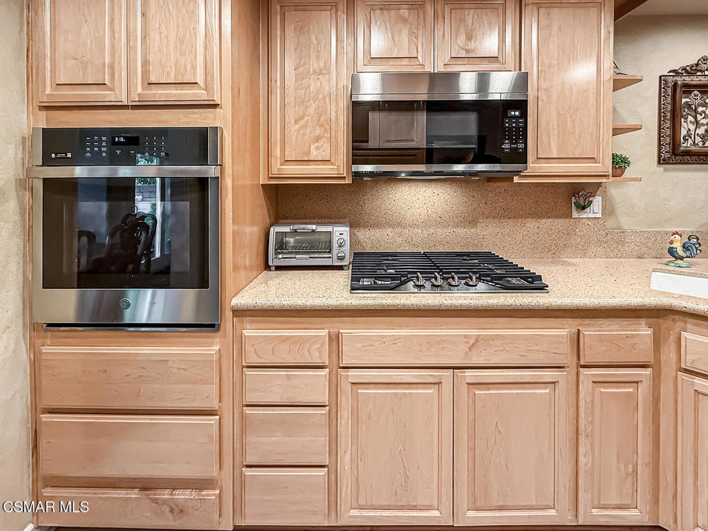 29717 Strawberry Hill Drive, Agoura Hills, CA 91301 — MLS #226002167 — photo 12 of 48