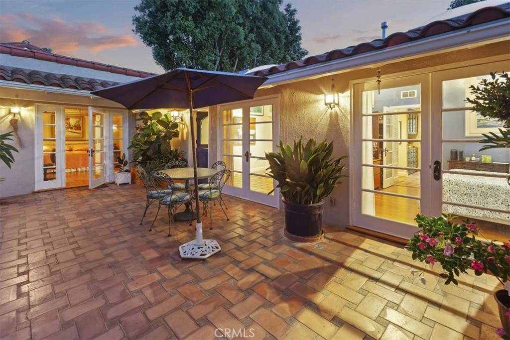 537 Vista Grande, Newport Beach, CA 92660 — MLS #NP26137040 — photo 9 of 39