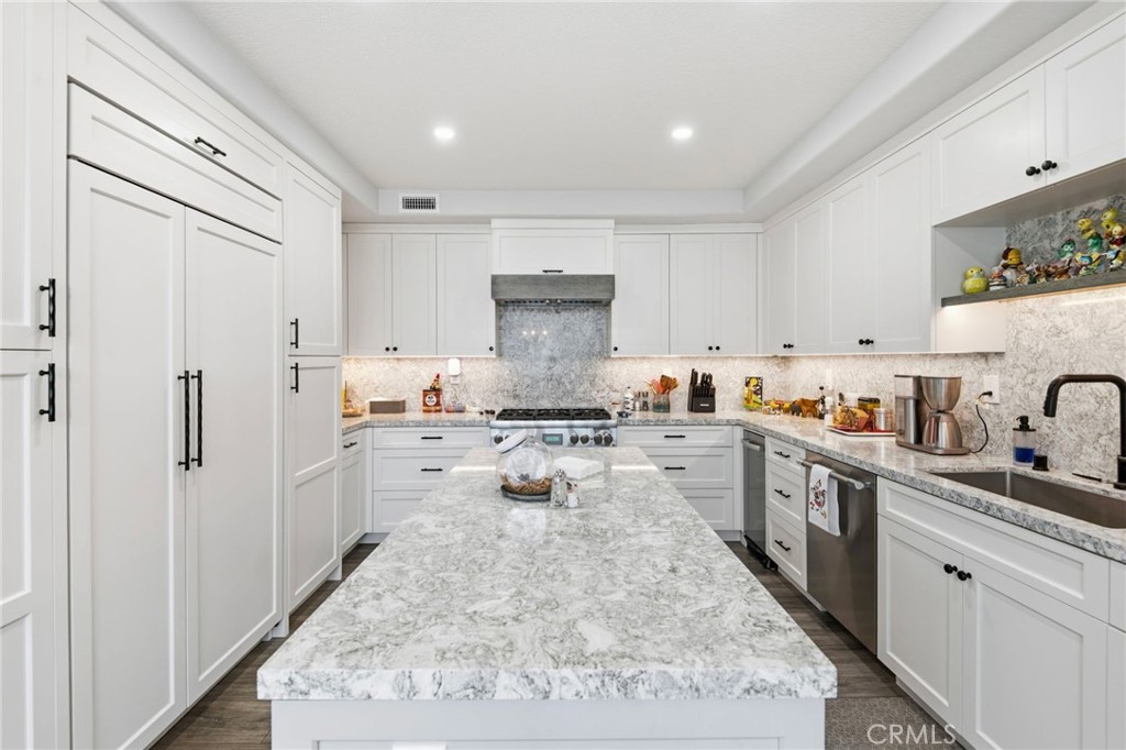 51 Seabrook Cove, Newport Beach, CA 92660 — MLS #NP26075475 — photo 16 of 45