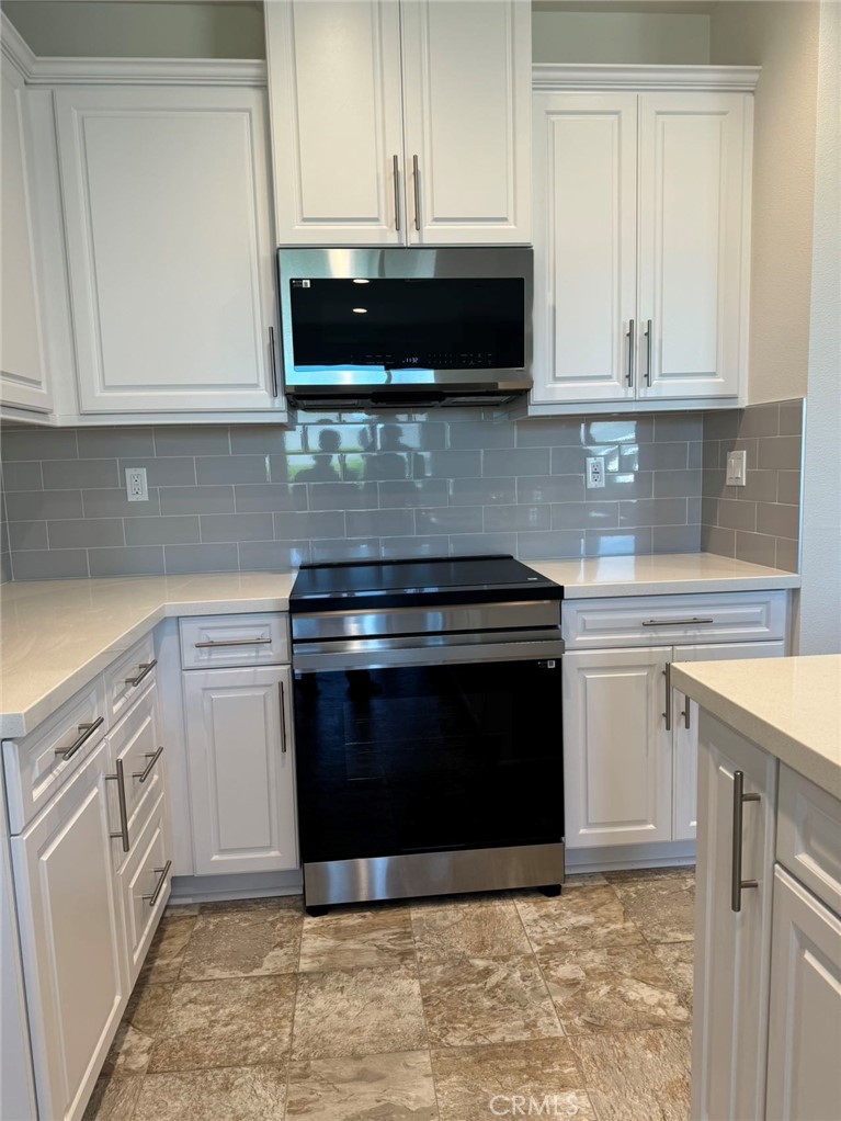 1906 N Ivory Palm Ln, Anaheim, CA 92801 — MLS #OC26112387 — photo 3 of 12