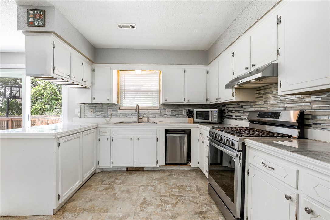 1004 SE 10th Street, Bentonville, AR 72712 — MLS #1343774 — photo 6 of 20