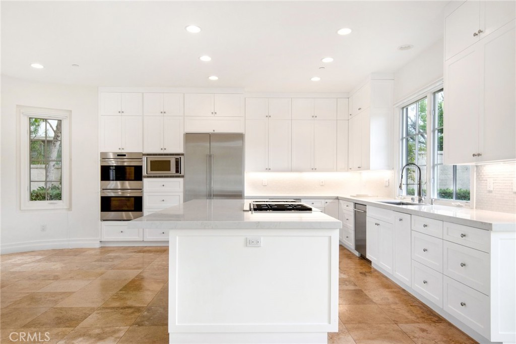 28 Sandy Cv, Newport Coast, CA 92657 — MLS #NP25007485 — photo 6 of 30