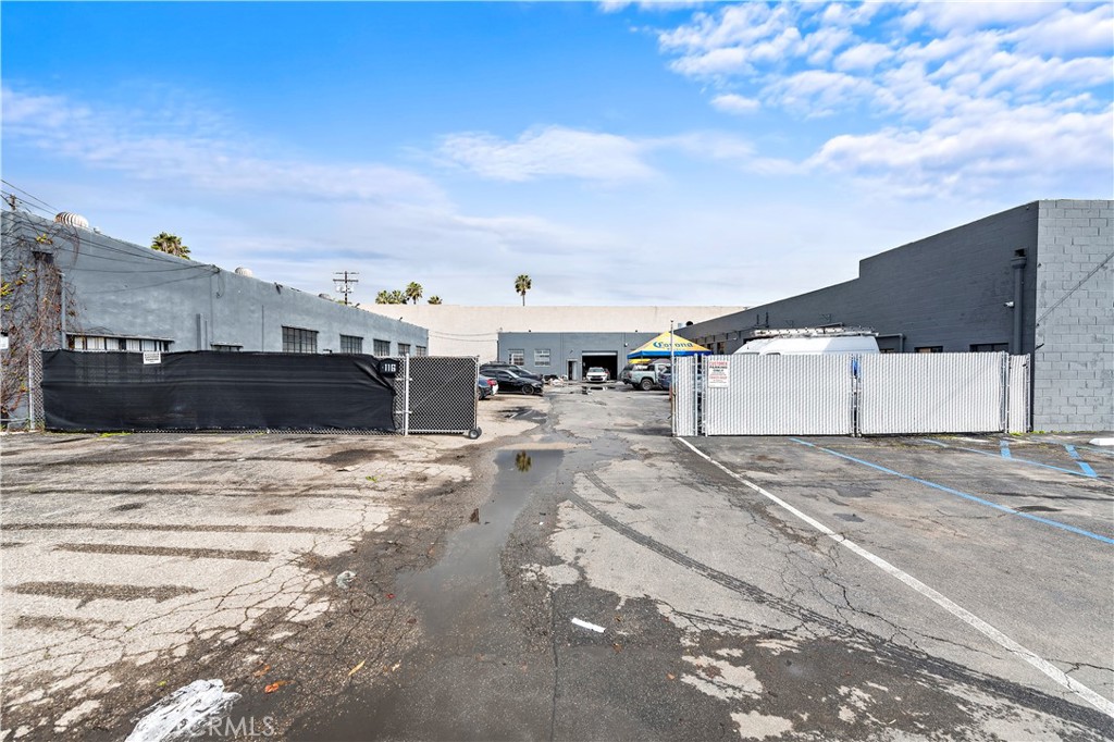 116 E 16th Street, Costa Mesa, CA 92627 — MLS #OC24093070 — photo 4 of 29